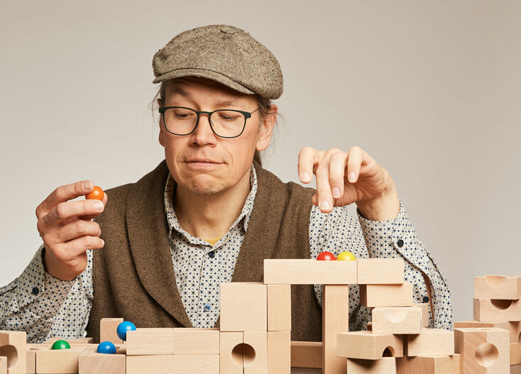 GERALD Kreativ, geschickt und besonnen hilft er uns vor und hinter den Kulissen in unserem Schweriner Laden.