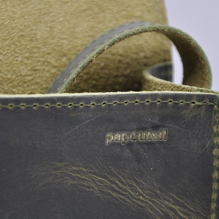 Brottasche Pistazie, Detail papoutsi! Logo