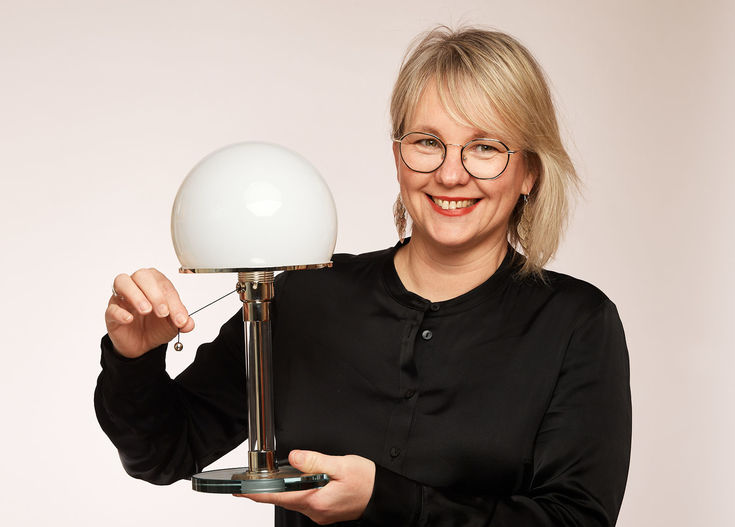 KATRIN Die hauptberufliche Kriminalistin geht samstags in unserem Schweriner Laden leidenschaftlich auf Designsuche.