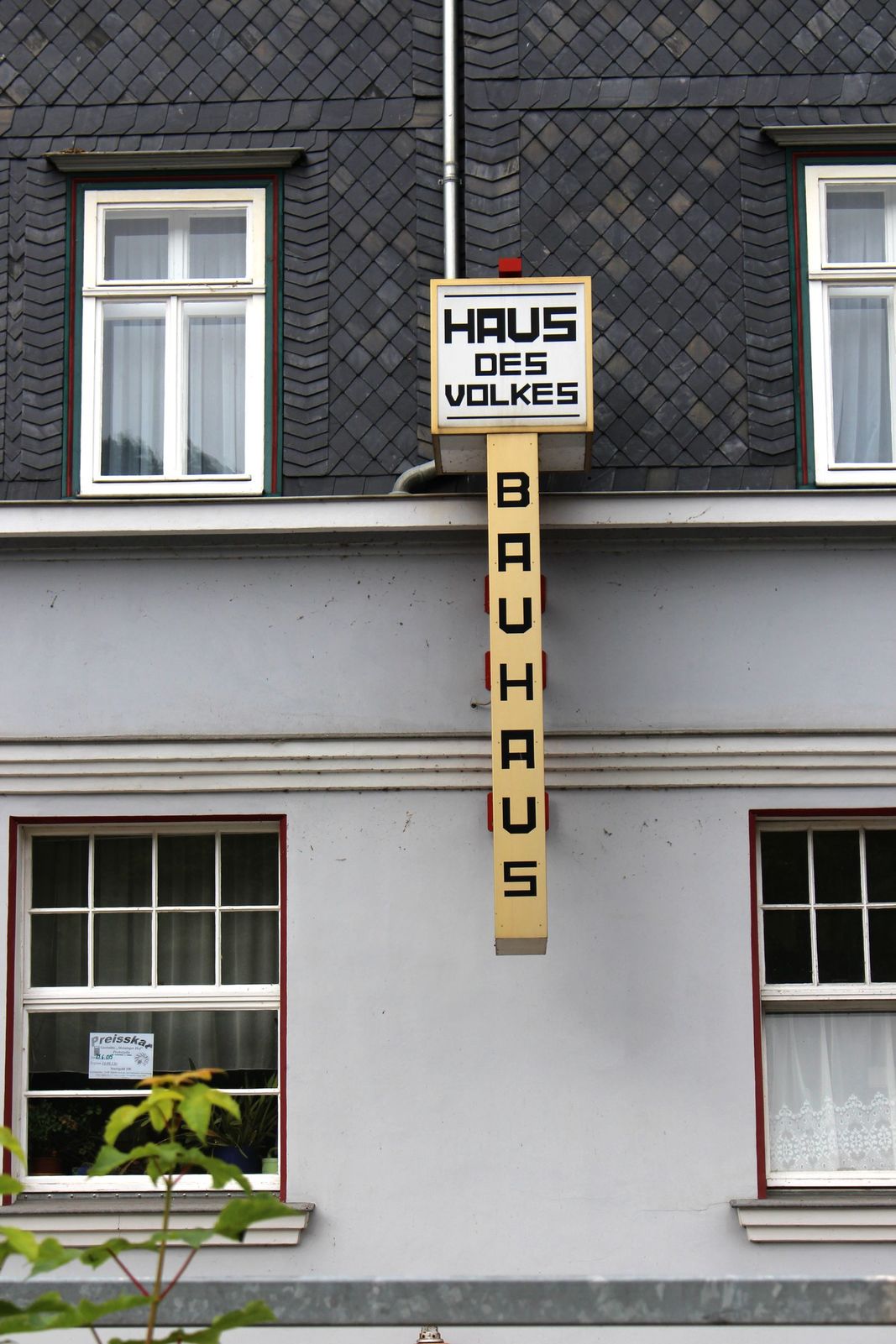 Haus des Volkes Das Bauhaushotel FORMOST